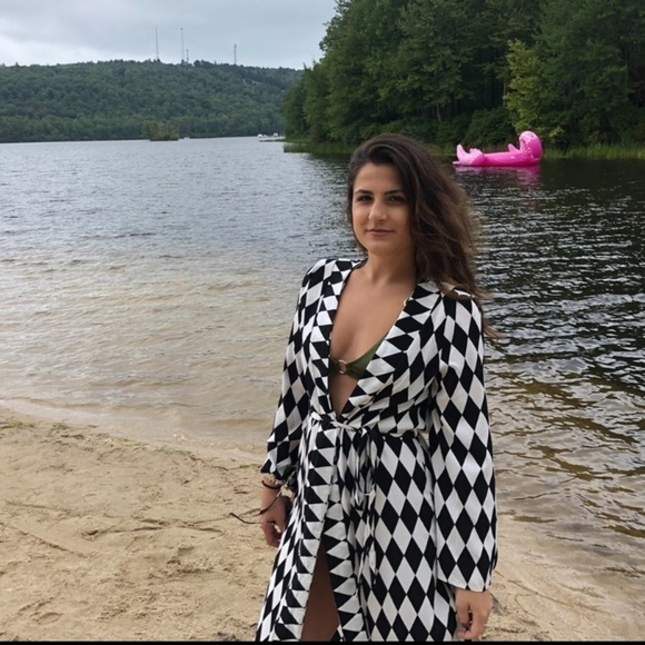 BLACK & White Cover Up - Picture 5 of 8